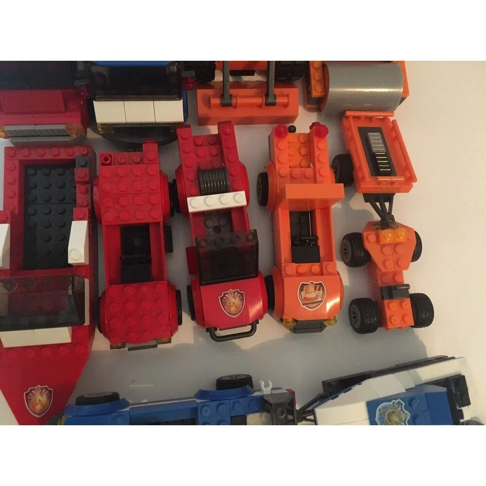 Mega Bloks Police Fire Patrol Rescue Construction Worker Set Tools Hat Figures